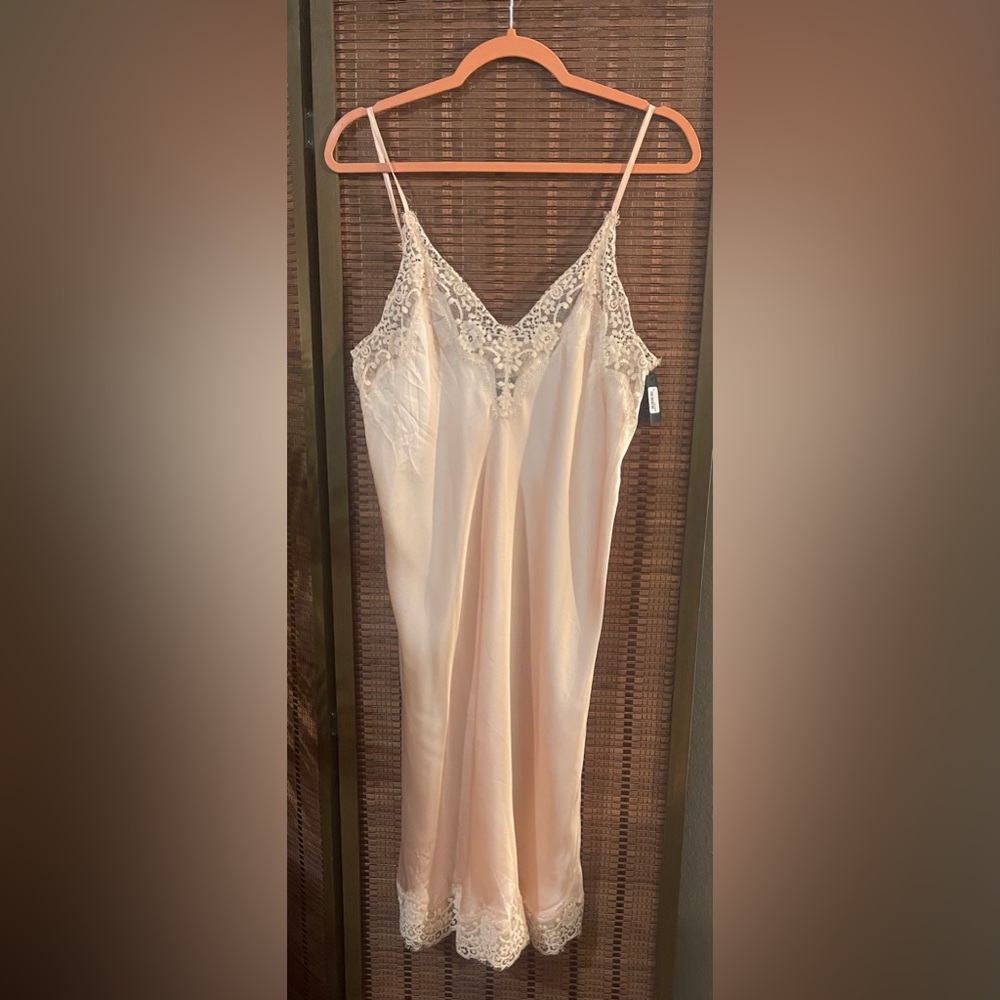 Halogen Cream Lace Trim Chemise